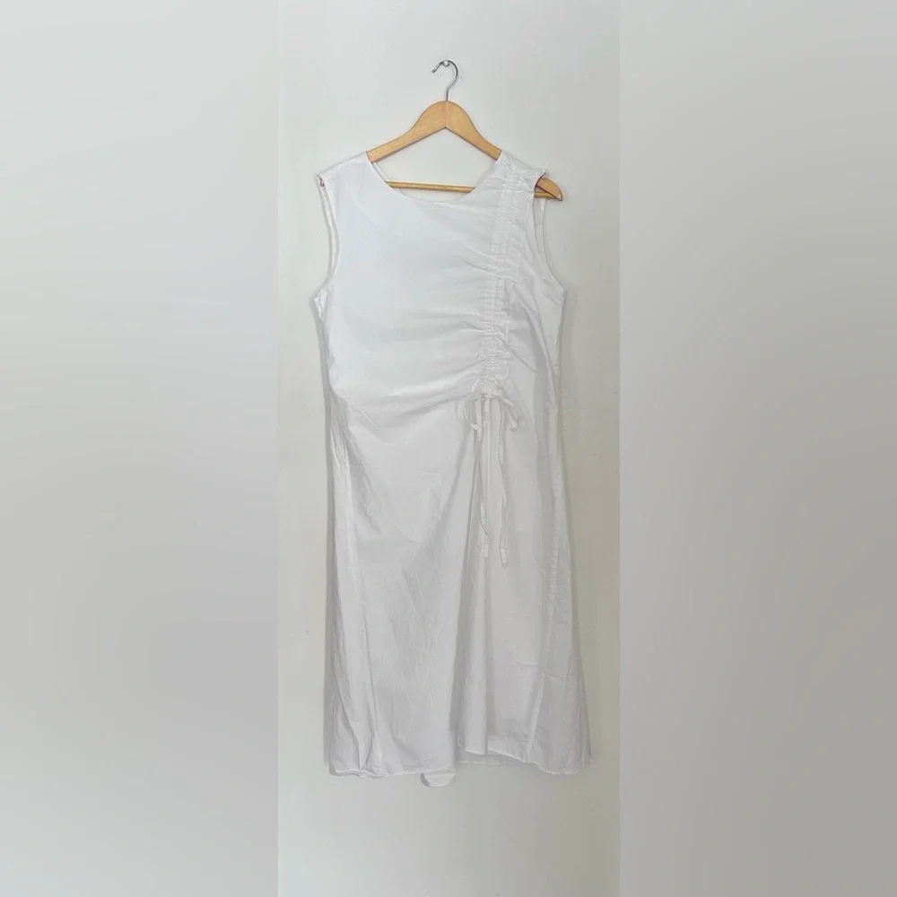 Poete white sleeveless midi dress with gathering on the side - Picture 6 of 10